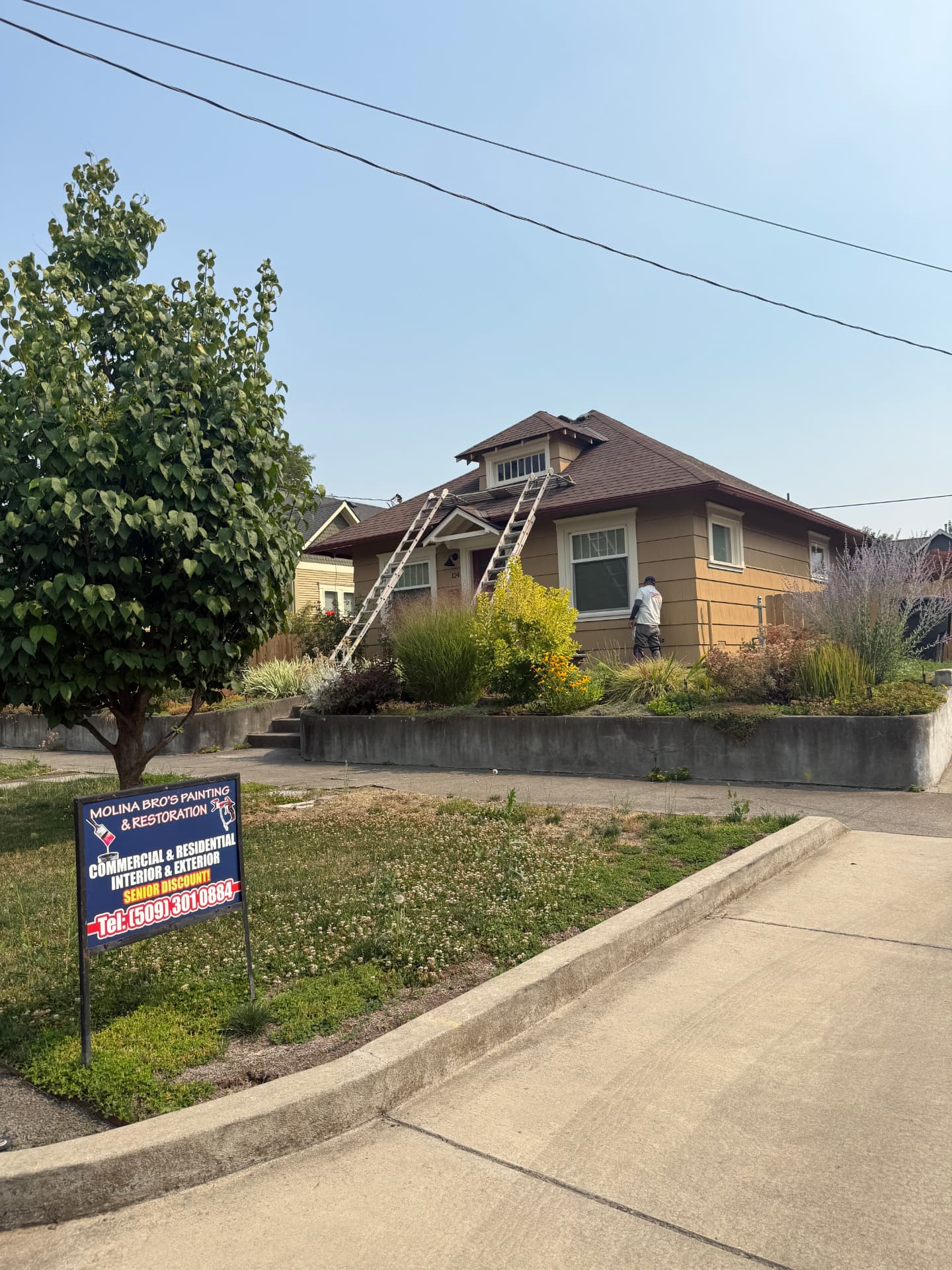 Molina Bro's Painting yard sign in front of a completed Walla Walla home